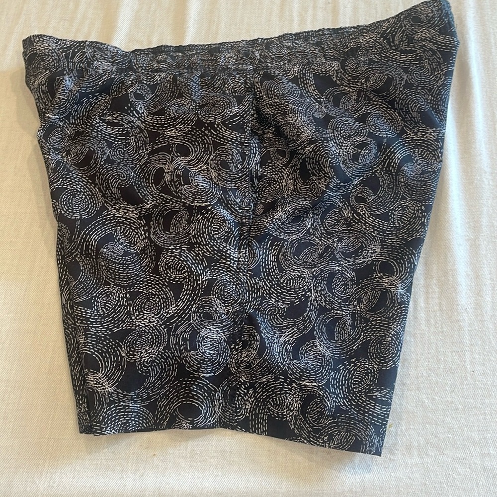 B2552 Men’s SZ 36-38 Core Shorts (6” inseam) .  Love the pattern